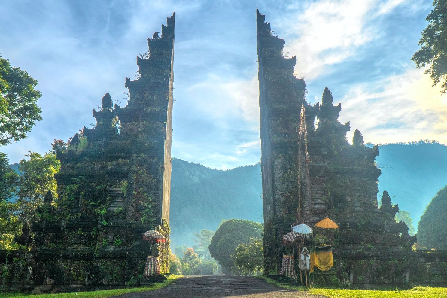 Should You Travel for Addiction Treatment? Pros and Cons of Local vs. Destination Rehabs hero image