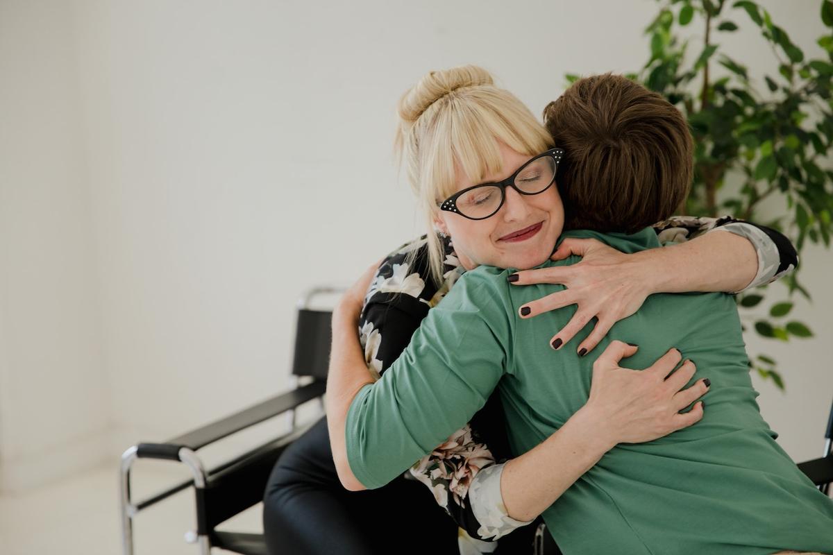 Therapist and patient hugging showing emotional support in cannabis use disorder treatment